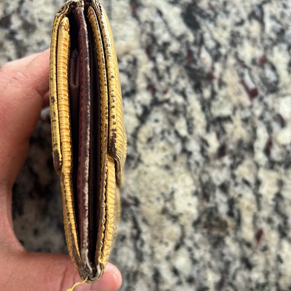 Louis Vuitton Yellow Epi Snap Wallet - Picture 4 of 12